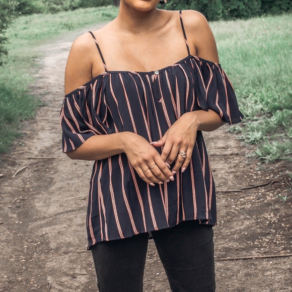 Marina Cold Shoulder Top - Picture 3 of 5